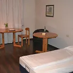 Hotel Domino